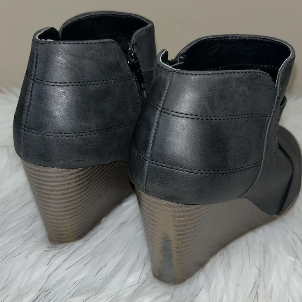 Maurices 11M Black Alexis Cross Strap Wedge Bootie